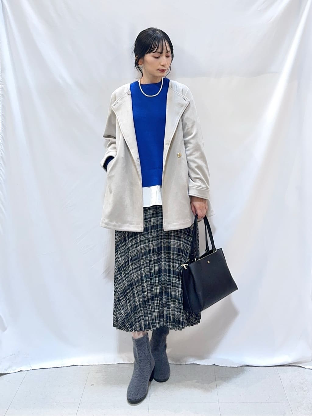 𝐇𝐢𝐫𝐨𝐦𝐢さんの「SHOO･LA･RUE｜【S-LL】上品さを纏う やわらかフェイクスエード ミドル丈ブルゾン」を使ったコーディネート