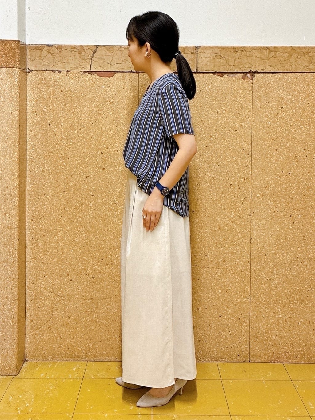 hattoriさんの「INDIVI｜【洗える／通勤】無地＆マルチストライプ柄Vネックブラウス」を使ったコーディネート