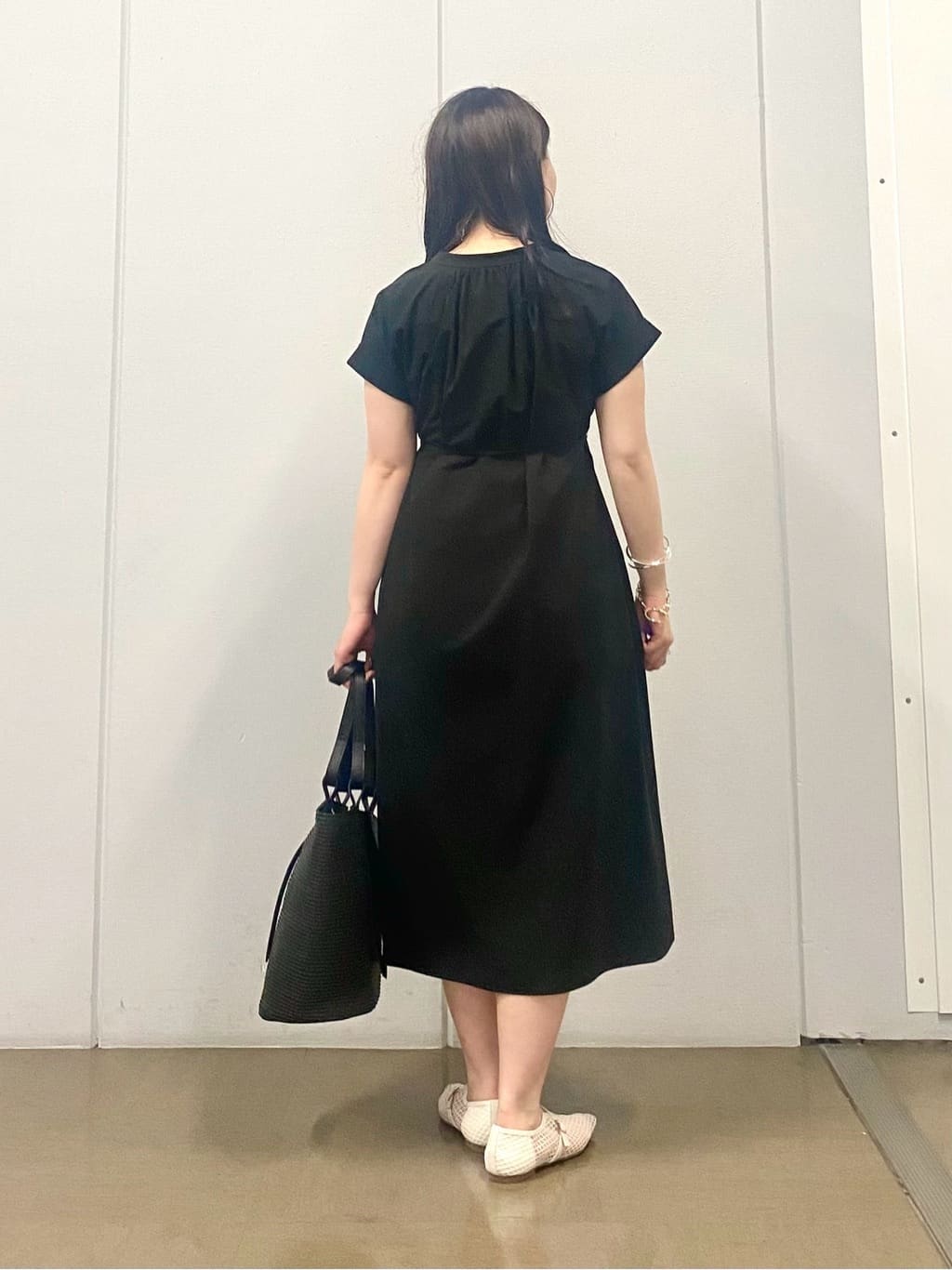 misakiさんの「INDIVI｜【洗える／UVケア／SETUP可能】ドロストワイドパンツ」を使ったコーディネート