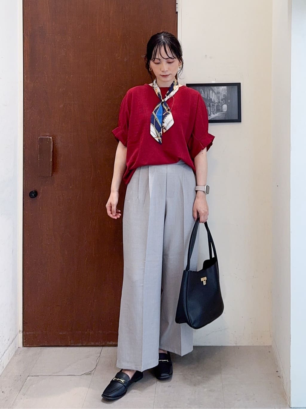 𝐇𝐢𝐫𝐨𝐦𝐢さんの「SHOO･LA･RUE｜【洗える】お袖のタックがアクセント インせず着られる さらさらドルマントップス」を使ったコーディネート