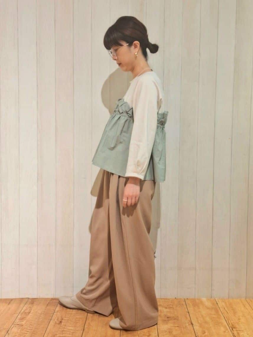 aochanさんの「SHOO･LA･RUE｜【洗濯機可/S-LL】1枚で華やか フリルドッキングトップス」を使ったコーディネート