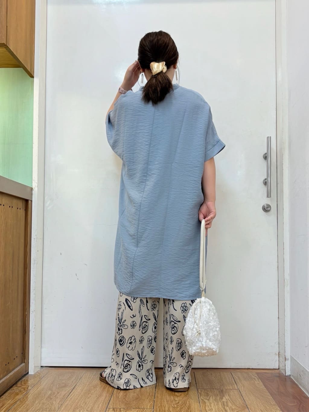 だいわさんの「SHOO･LA･RUE｜【洗濯機可/柄が選べる】さらさら楽ちん プリーツ ワイドパンツ」を使ったコーディネート