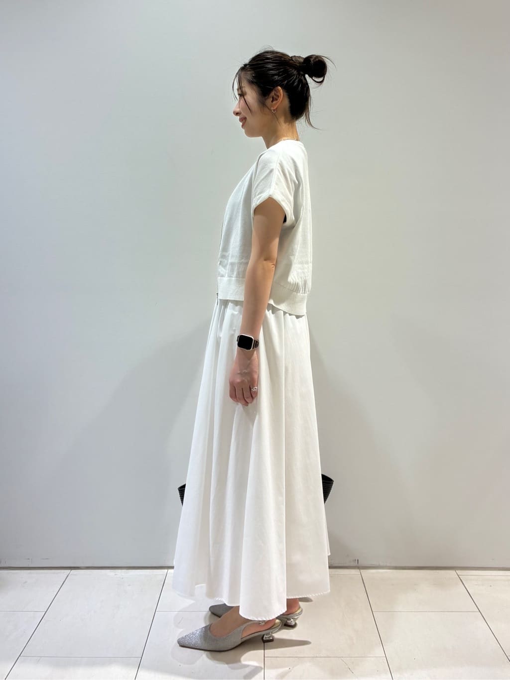 KAOさんの「INDIVI｜【60cm四方】スクエアスカーフ」を使ったコーディネート