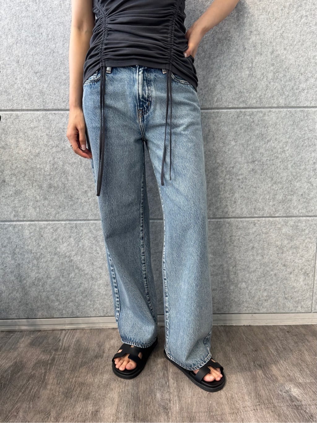 uchi__yamaさんの「CODE A｜asymmetry gather tank」を使ったコーディネート