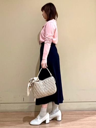 Juneさんの「UNTITLED｜【手洗い／58cm正方形】ベルトプリントスカーフ」を使ったコーディネート