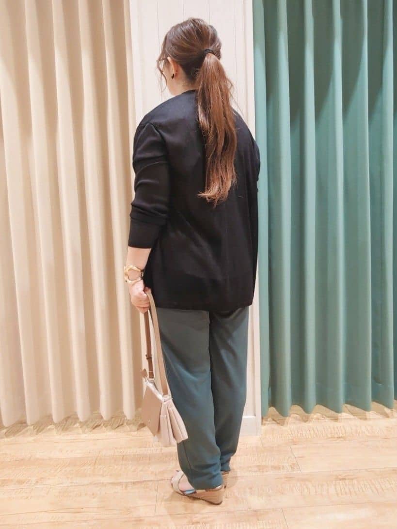 タガさんの「SHOO･LA･RUE｜【S-LL/ひんやり/UV】手の甲まで隠れる トッパーカーディガン」を使ったコーディネート