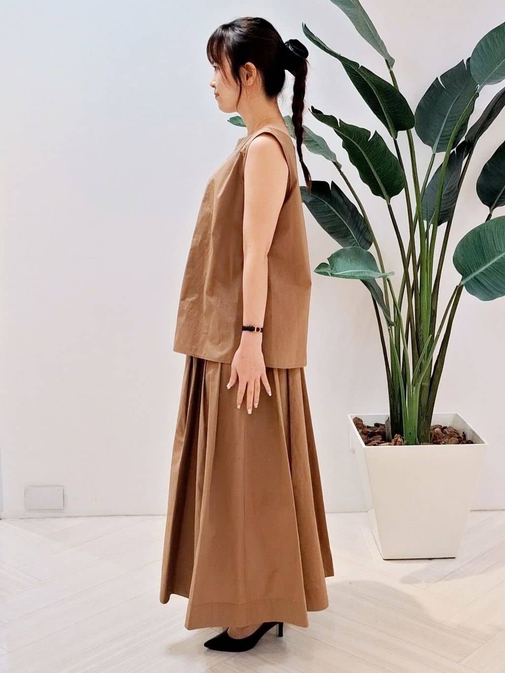 YuKaRiさんの「UNTITLED｜【2WAY/セットアップ可/ノースリーブ/前ボタン】ファブリカブラウス」を使ったコーディネート