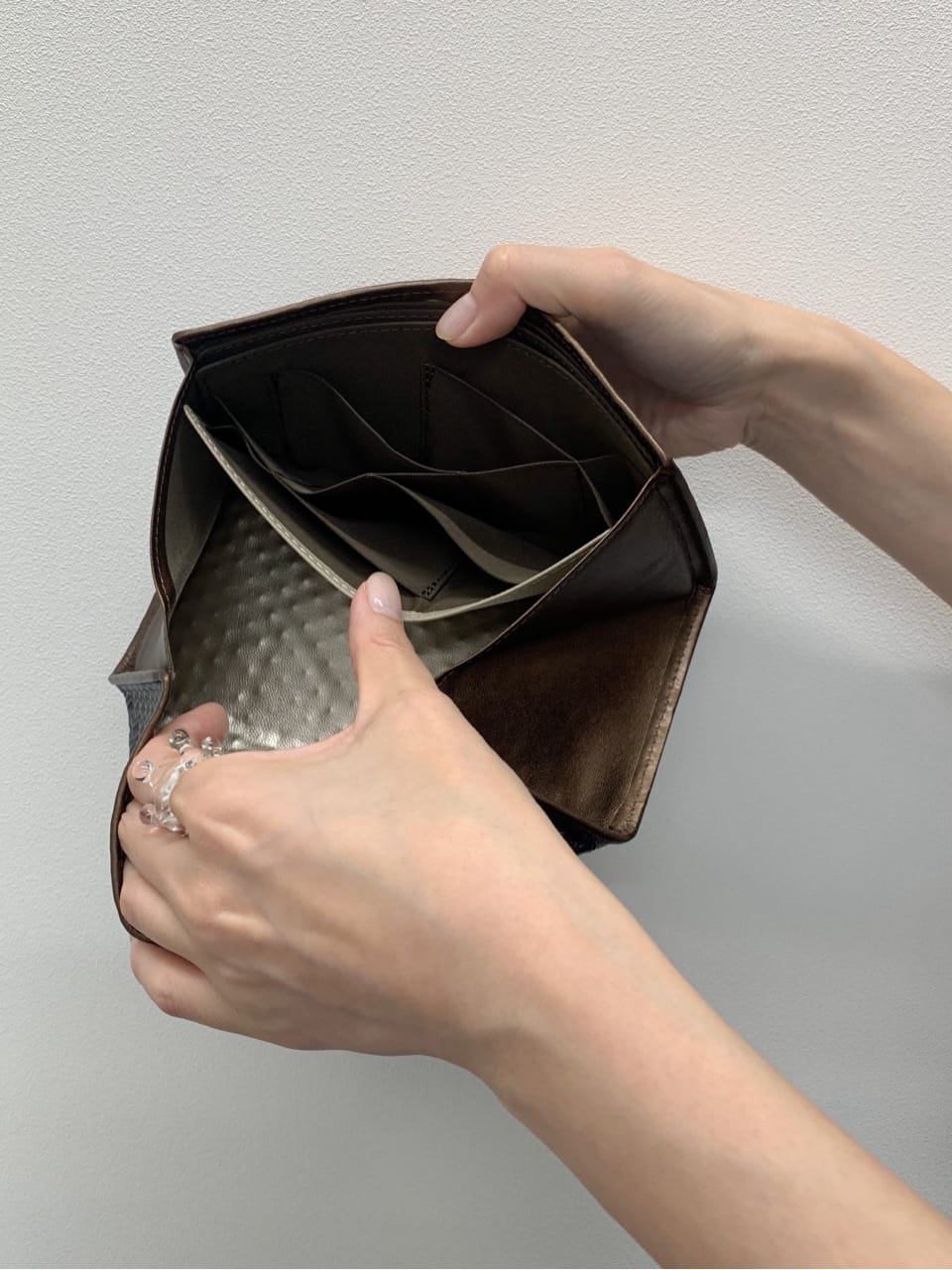 Kさんの「HIROKO HAYASHI｜CARATI（カラーティ）長財布ミニ」を使ったコーディネート