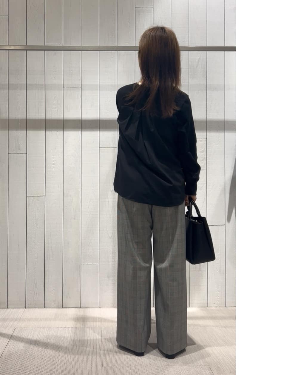 𝑹𝑶𝑴𝑰さんの「INDIVI｜【洗える／選べる8色】トーンアップニット」を使ったコーディネート