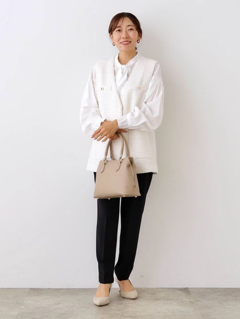 YUさんの「INDIVI｜◆【2点セット／UVケア】ツイードジレ＆ボウタイブラウス カセット服」を使ったコーディネート