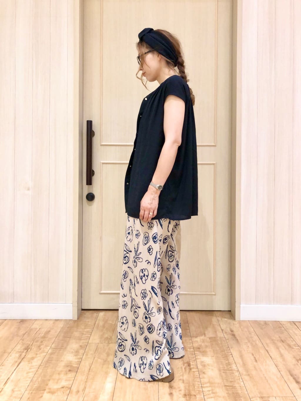 YOUさんの「SHOO･LA･RUE｜【S-LL/洗濯後しわになりにくい】上品にきれい見え スラブギャザーブラウス」を使ったコーディネート