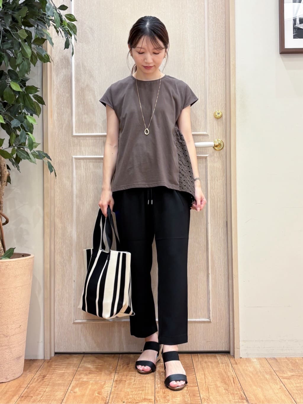 なみさんの「SHOO･LA･RUE｜【S-LL/体型カバー】インせずサマ見え レースドッキングトップス」を使ったコーディネート