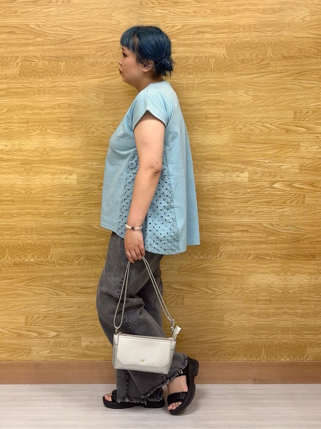 ぁむさんの「SHOO･LA･RUE｜【S-LL/体型カバー】インせずサマ見え レースドッキングトップス」を使ったコーディネート