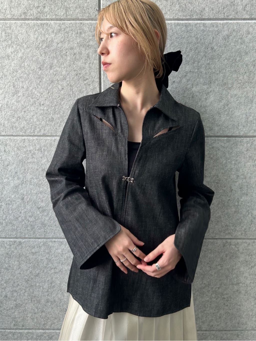 honoka Aさんの「CODE A｜shiny sheer pleated skirt」を使ったコーディネート