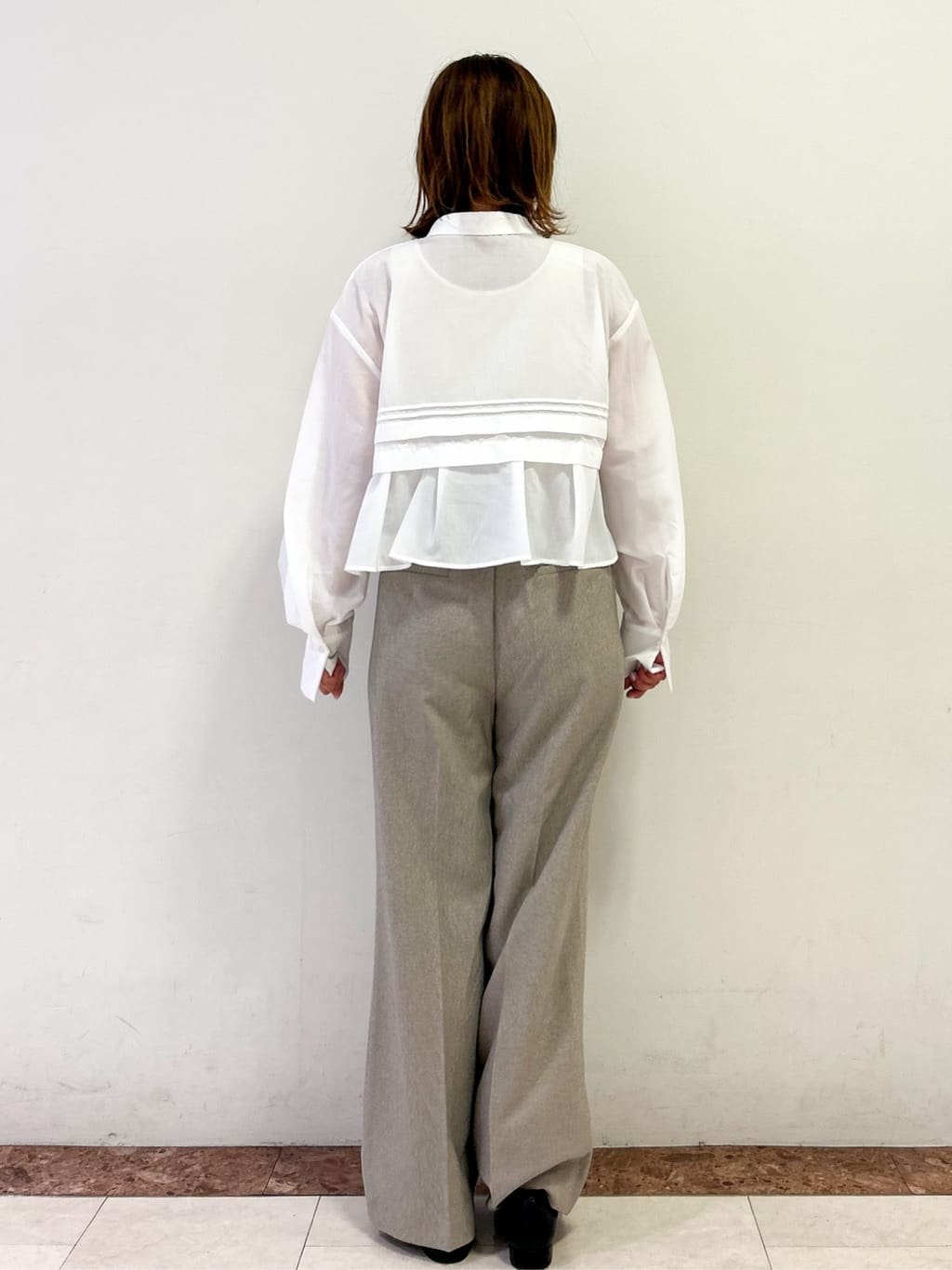 madokaさんの「OPAQUE.CLIP｜ストレッチタックワイドパンツ／セットアップ対応可【洗濯機OK】」を使ったコーディネート