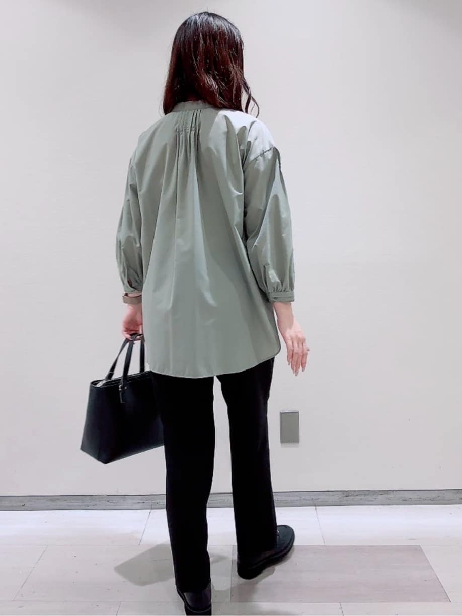 エリカさんの「Reflect｜【程よいゆとり感／体型カバー】ピンタックデザインシャンブレーブラウス」を使ったコーディネート