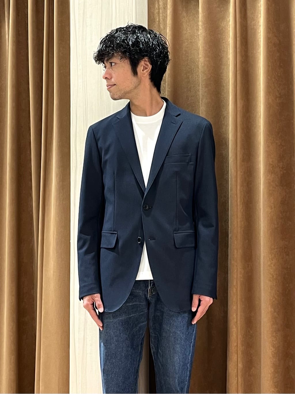 URAさんの「TAKEO KIKUCHI｜【モンスターストレッチ】日本製 ウォッシュド デニムパンツ」を使ったコーディネート