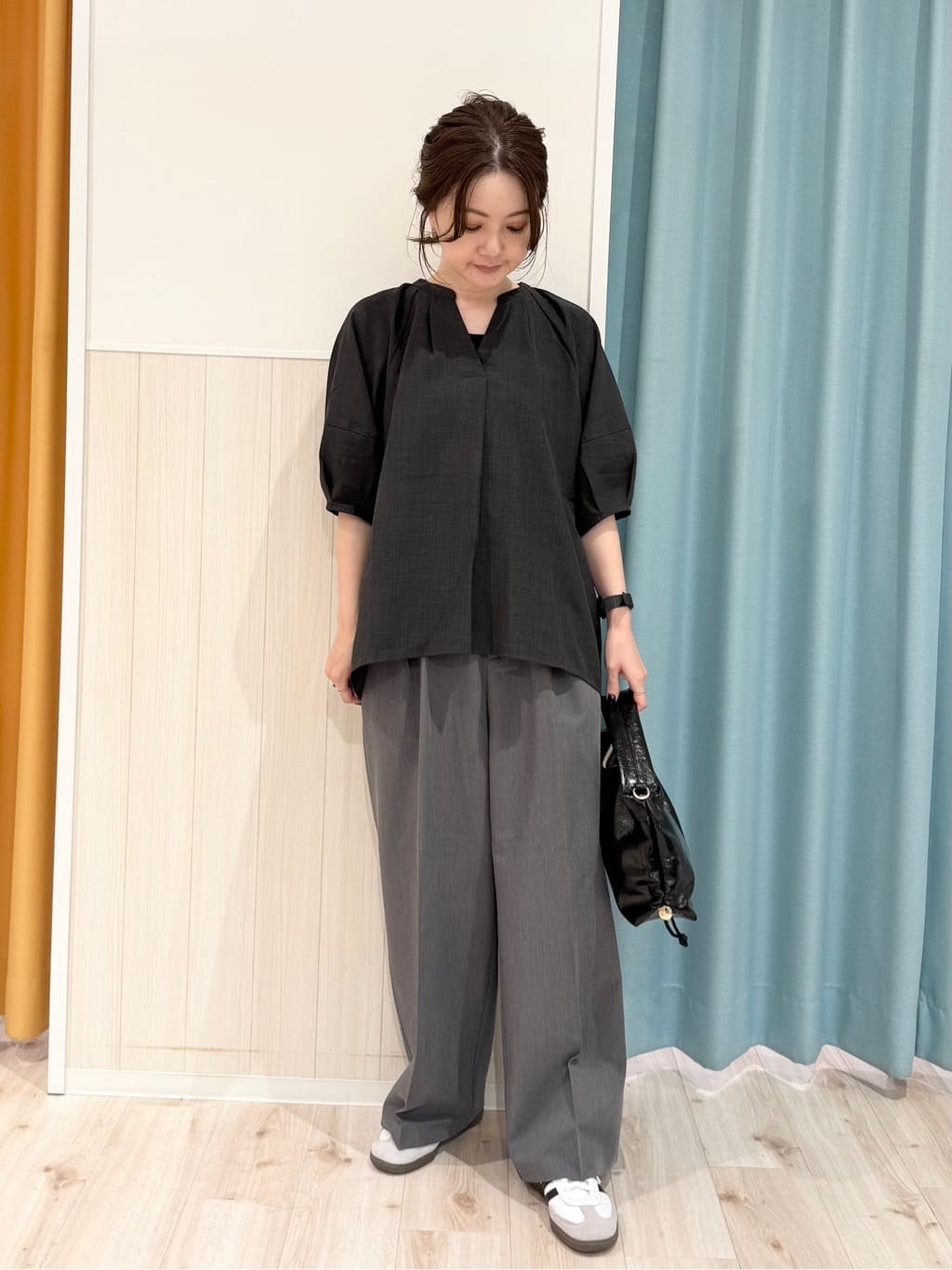 長女さんの「SHOO･LA･RUE｜【S-LL/洗濯後しわになりにくい】ランタンスリーブで女性らしく 5分袖スキッパーブラウス」を使ったコーディネート