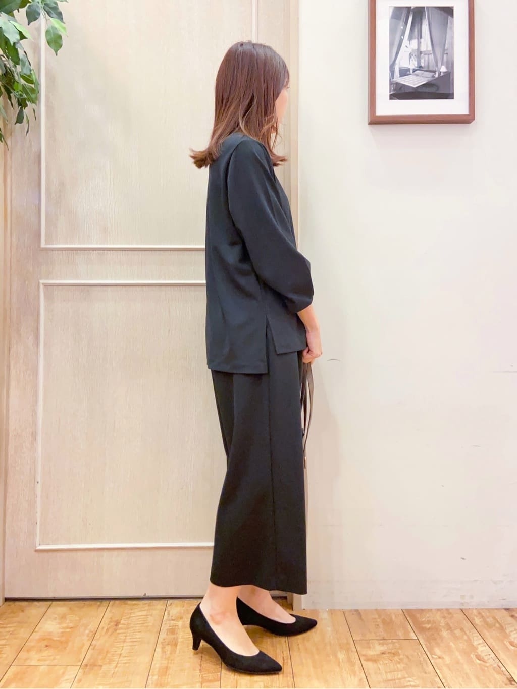 なみさんの「SHOO･LA･RUE｜【通勤/デイリー/セットアップ可】マルチに使える カットジョーゼット ワイドパンツ」を使ったコーディネート