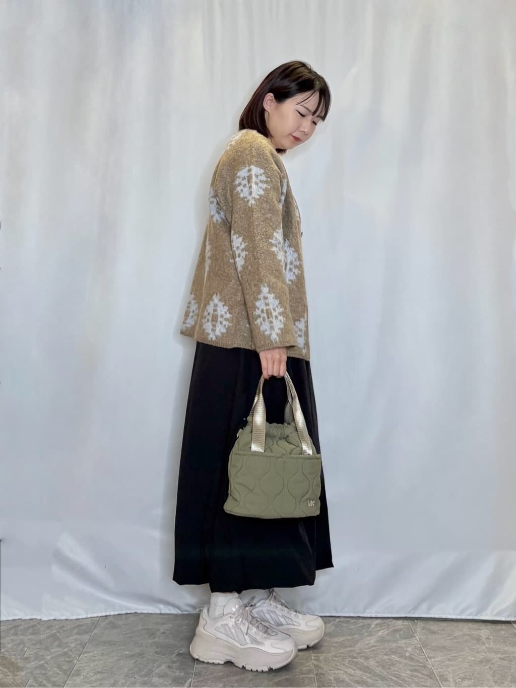 ネリさんの「SHOO･LA･RUE｜羽織るだけでスタイリングの主役に 起毛柄カーディガン」を使ったコーディネート