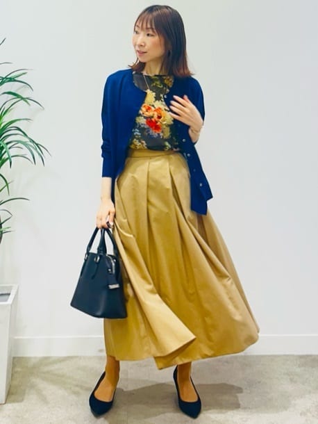 Miwaさんの「UNTITLED｜【セットアップ可/花柄エレガント】アンティークフラワー柄ブラウス」を使ったコーディネート