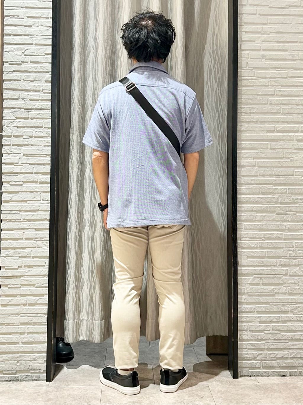 KENJI Iさんの「THE SHOP TK｜切替ボディバッグ」を使ったコーディネート