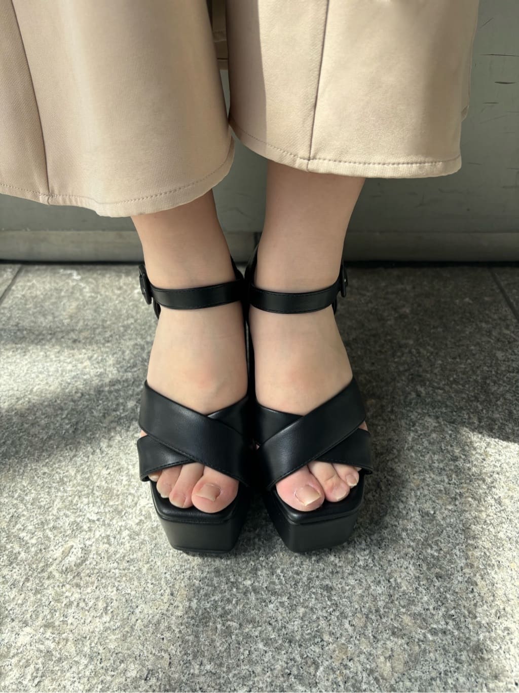 airiさんの「ESPERANZA｜◆【ラク盛り／サンダル】リピーター続出／脚長美脚　ラク盛り厚底サンダル　24年Ver」を使ったコーディネート