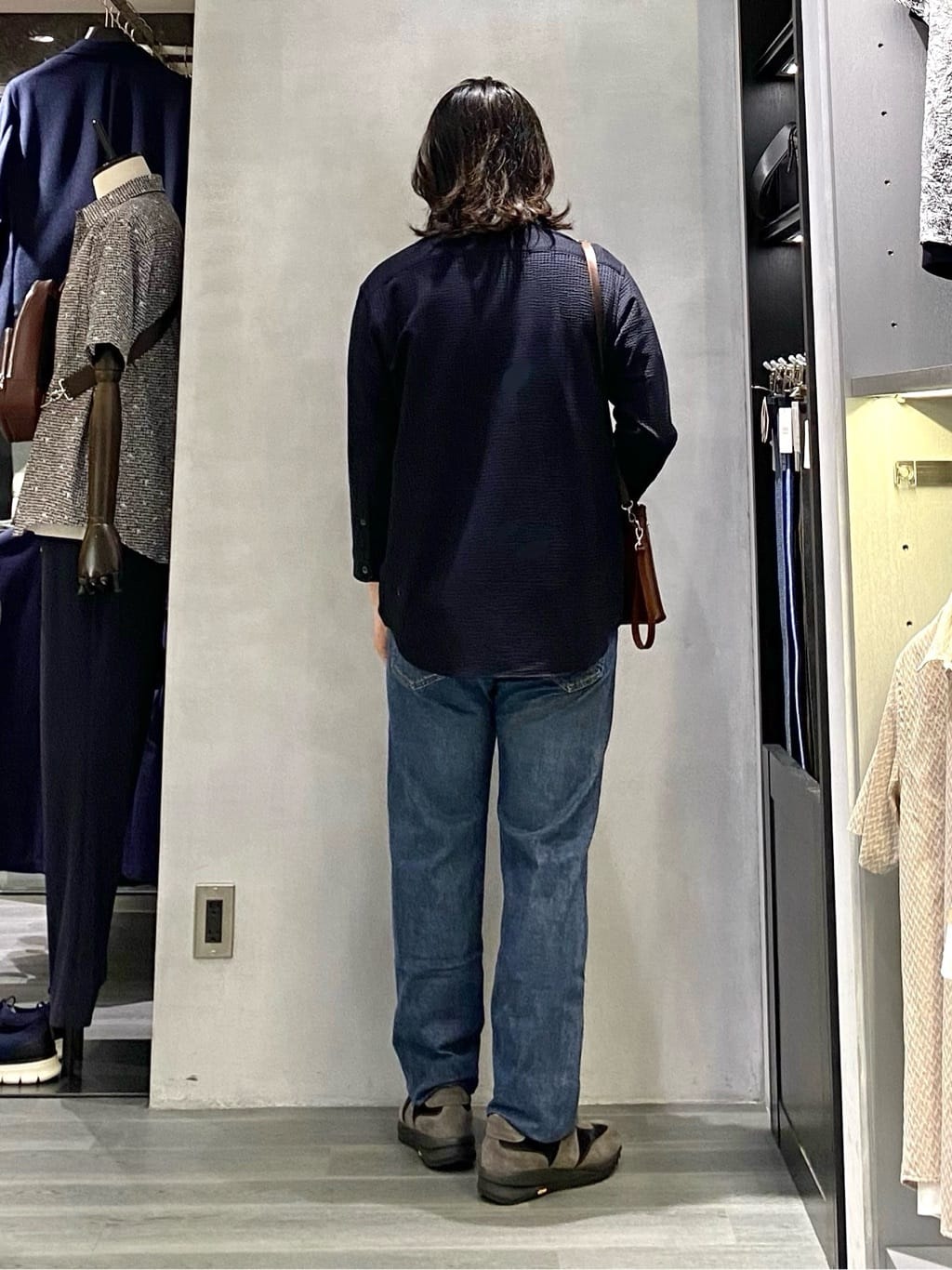 nishiさんの「TAKEO KIKUCHI｜【モンスターストレッチ】日本製 ウォッシュド デニムパンツ」を使ったコーディネート