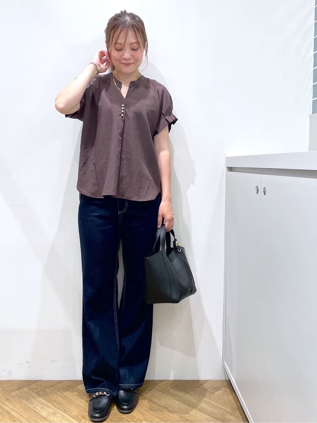 Junさんの「index｜《7色展開／XS-LLサイズ》タックスリーブスキッパーブラウス【洗濯機洗い可／吸水速乾／抗ピル／防シ」を使ったコーディネート