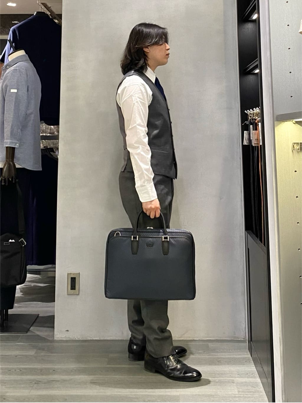 nishiさんの「TAKEO KIKUCHI｜【Three by Three】シャイニーシャークピンヘッド スーツ/3ピース対応可」を使ったコーディネート