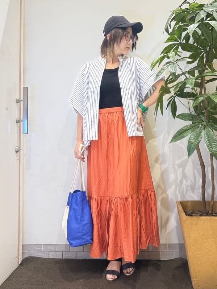 misakiさんの「SHOO･LA･RUE｜きれいめカジュアルに ラメストライプ ポンチョ風シャツ」を使ったコーディネート