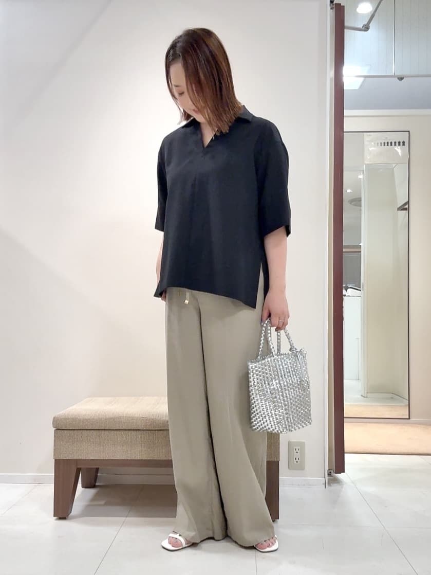 YUIさんの「UNTITLED｜【UVカット/接触冷感/吸水速乾/ゆったり】V開きネックシャツ」を使ったコーディネート