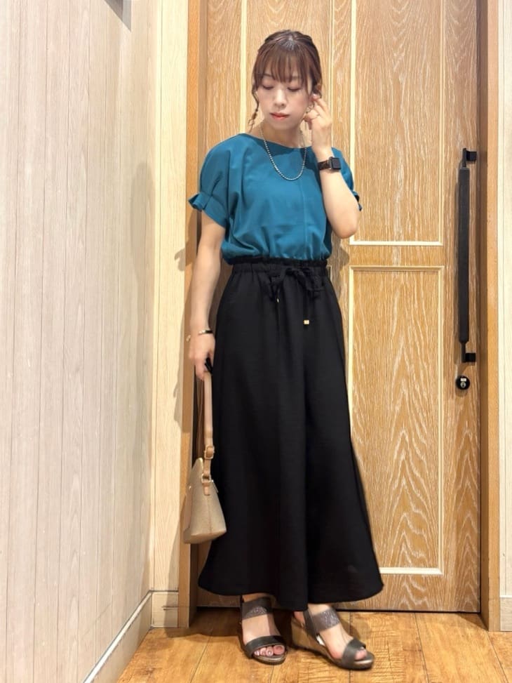 meiさんの「SHOO･LA･RUE｜【S-LL/UV/プチプラ】お袖タックで好印象 デザインTシャツ」を使ったコーディネート