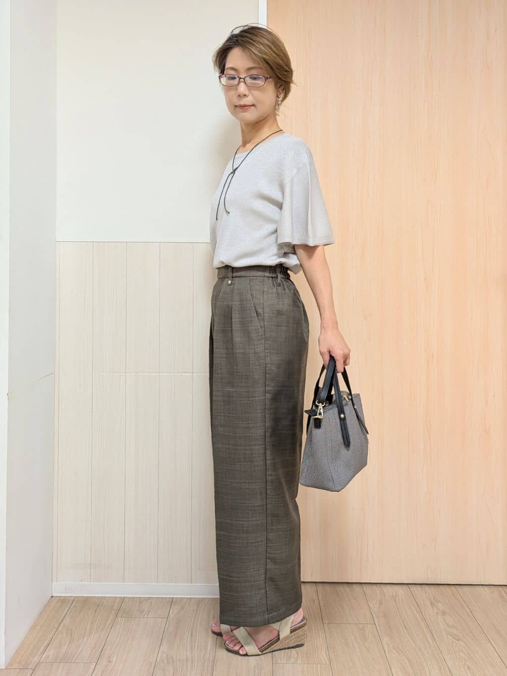 YuAさんの「SHOO･LA･RUE｜【S-LL/洗濯後しわになりにくい】ゴールドパーツできれい見え 麻調タックワイドパンツ」を使ったコーディネート
