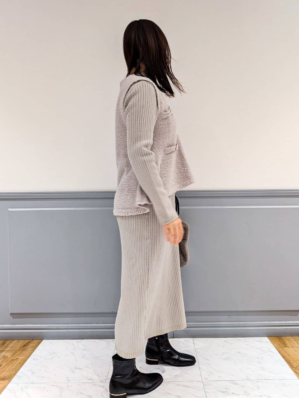 なっちゃんさんの「grove｜【2点SET/体型カバー】一枚で決まる、ペプラムベスト&times;ニットワンピース」を使ったコーディネート