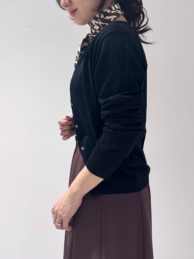 そんさんの「INDIVI｜【洗える】ハイゲージニットカーディガン」を使ったコーディネート