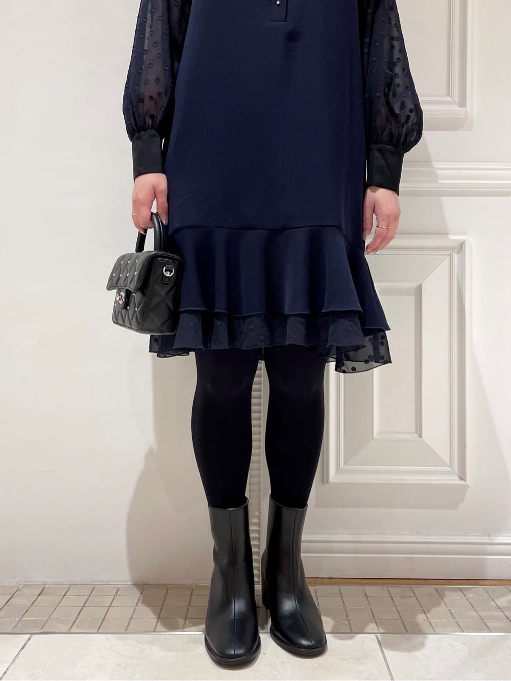 minowaさんの「DRESSTERIOR｜◆【ウォッシャブル】ダブルクロスボリュームスリーブミニワンピース」を使ったコーディネート