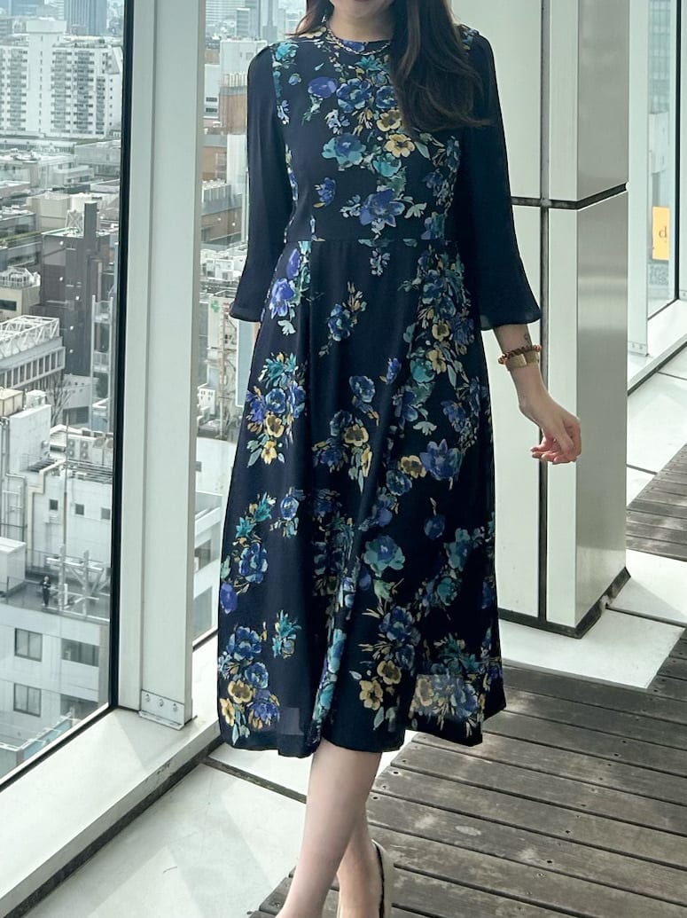 hayaseさんの「SunaUna｜【手洗い可】花柄パネルワンピース」を使ったコーディネート