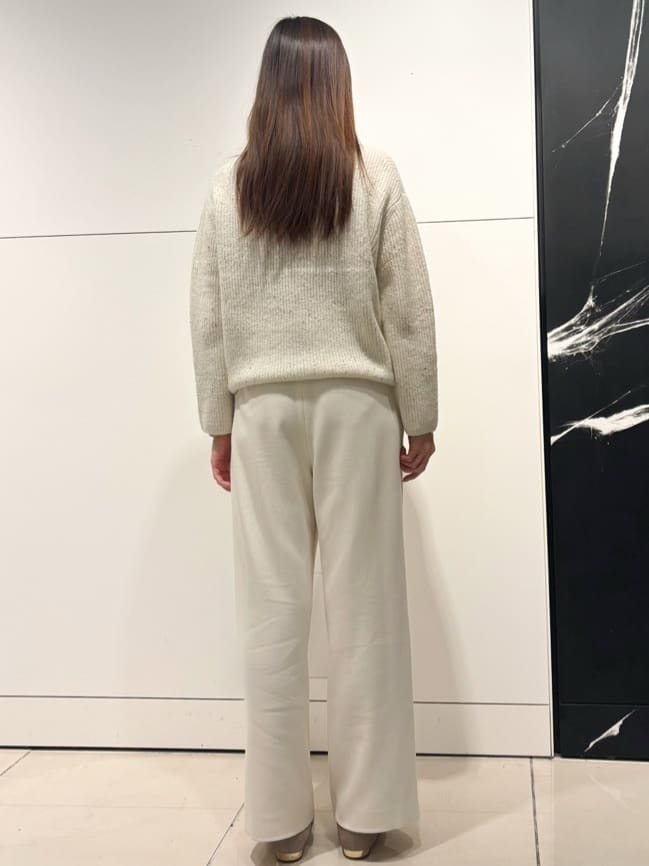 シオンさんの「COUP DE CHANCE｜【手洗い可】スパンコール付ニットトップス」を使ったコーディネート