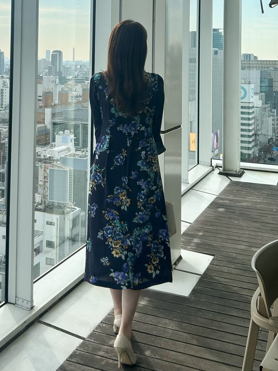 hayaseさんの「SunaUna｜【手洗い可】花柄パネルワンピース」を使ったコーディネート