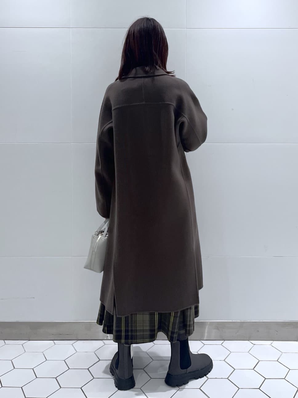 Makinoさんの「Dessin｜ウールカシミヤVネック」を使ったコーディネート
