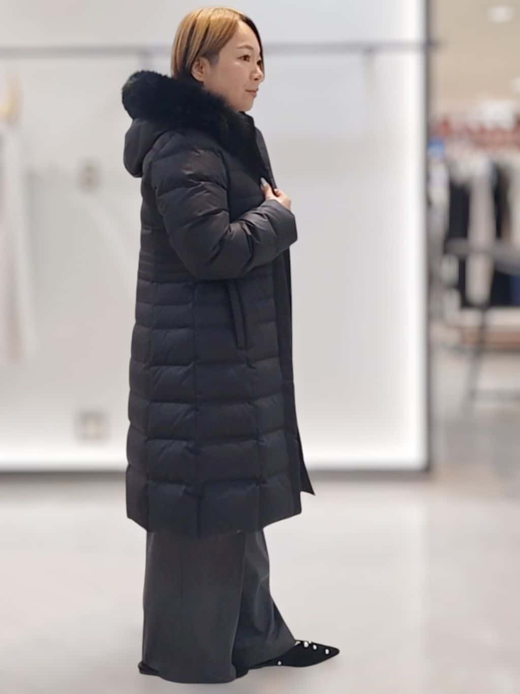 s u g iさんの「UNTITLED｜【はっ水機能/フード取り外し可/防寒】ロングダウンコート」を使ったコーディネート