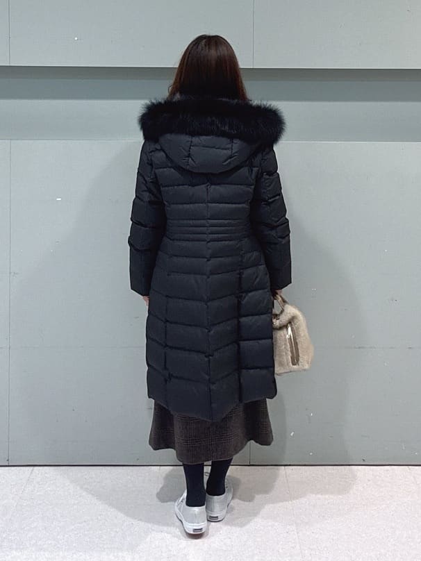 makiさんの「UNTITLED｜【はっ水機能/フード取り外し可/防寒】ロングダウンコート」を使ったコーディネート