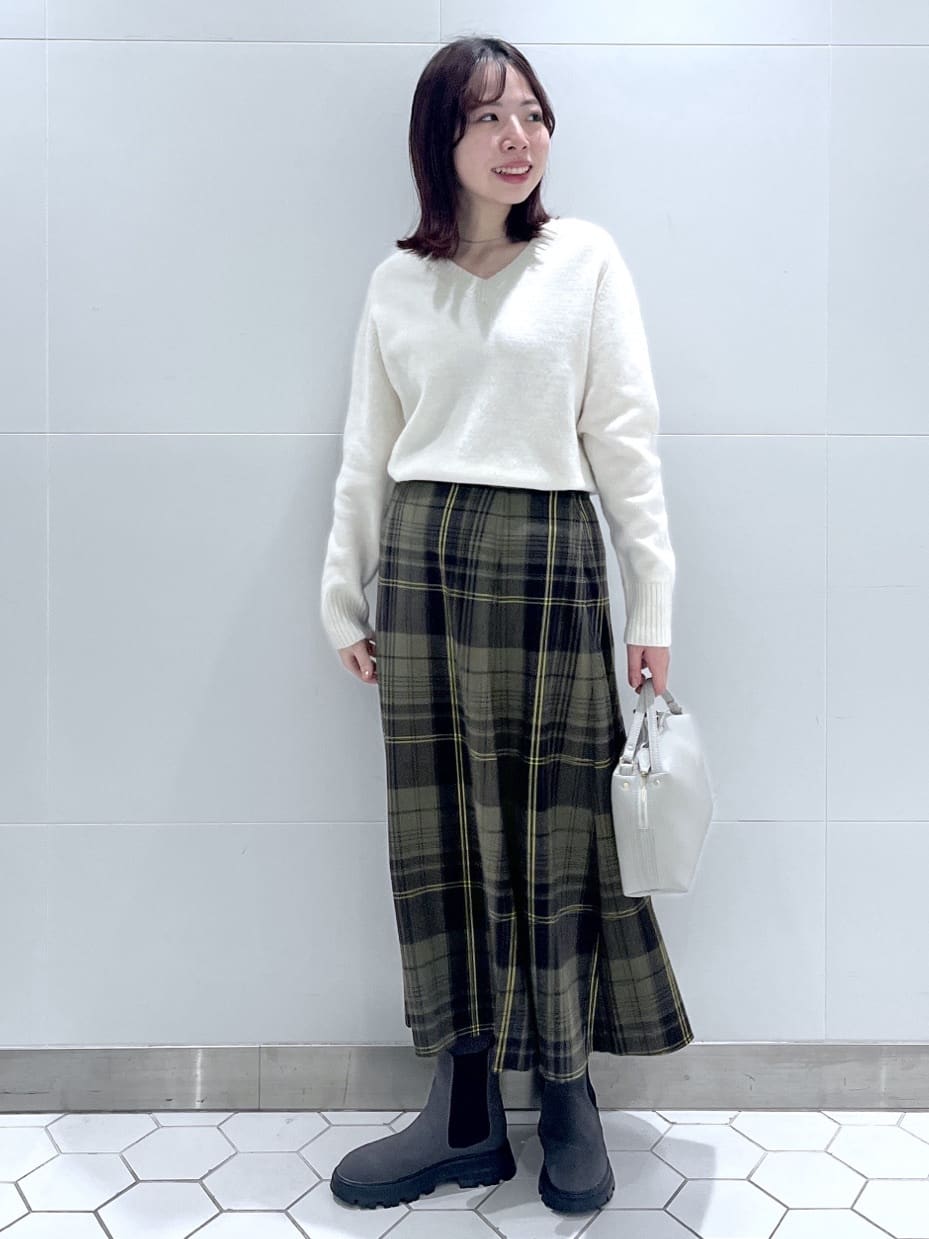 Makinoさんの「Dessin｜ウールカシミヤVネック」を使ったコーディネート