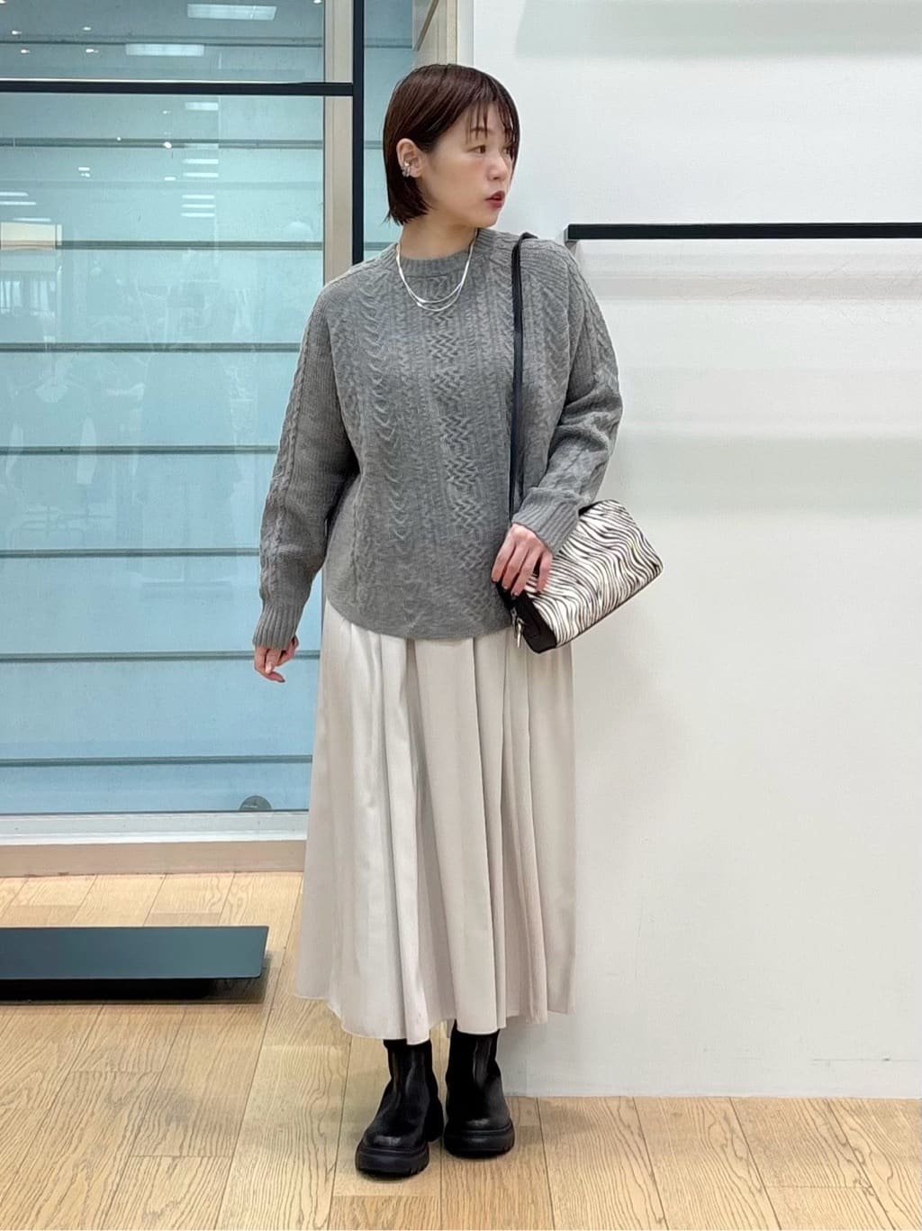 asamiさんの「INDIVI｜レザー調ギャザースカート」を使ったコーディネート