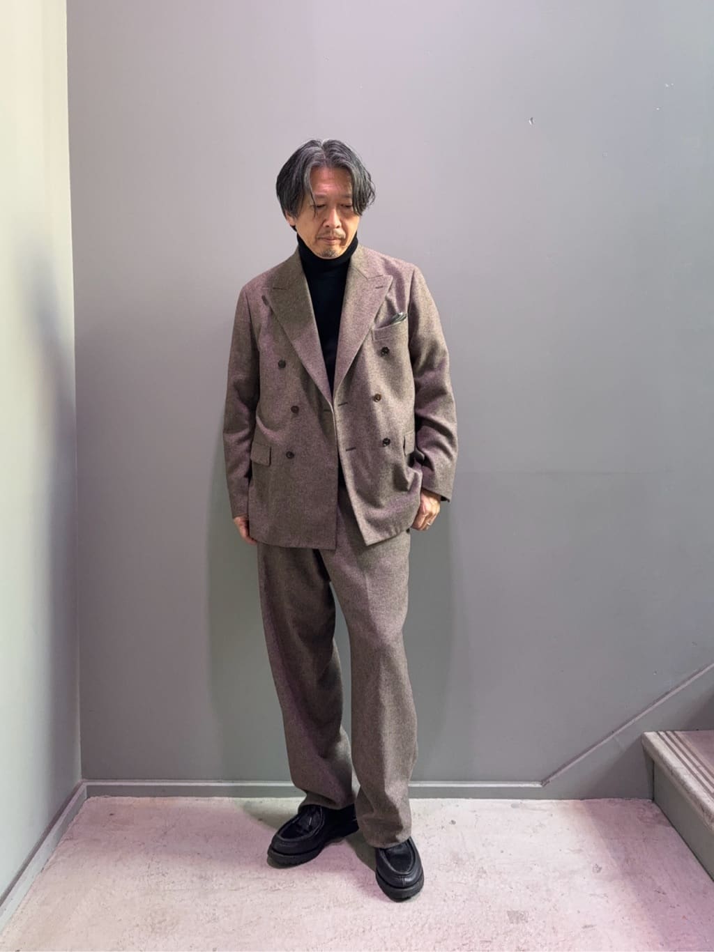 デザイナーTAKEman さんの「TAKEO KIKUCHI｜【Sサイズ～】ナチュラルツイルスラックス」を使ったコーディネート