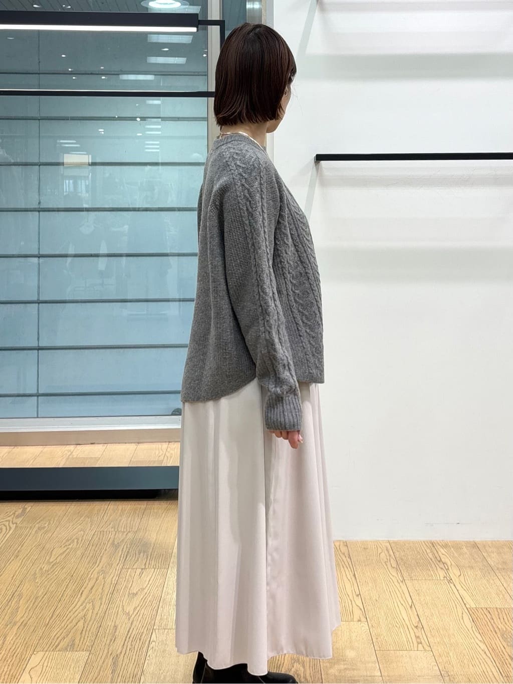 asamiさんの「INDIVI｜レザー調ギャザースカート」を使ったコーディネート