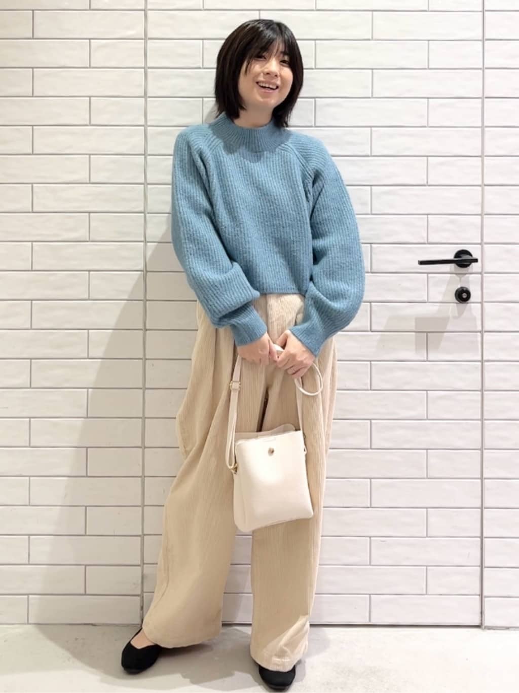しおりさんの「OPAQUE.CLIP｜MIXミドルゲージショートあぜニット【洗濯機OK】」を使ったコーディネート