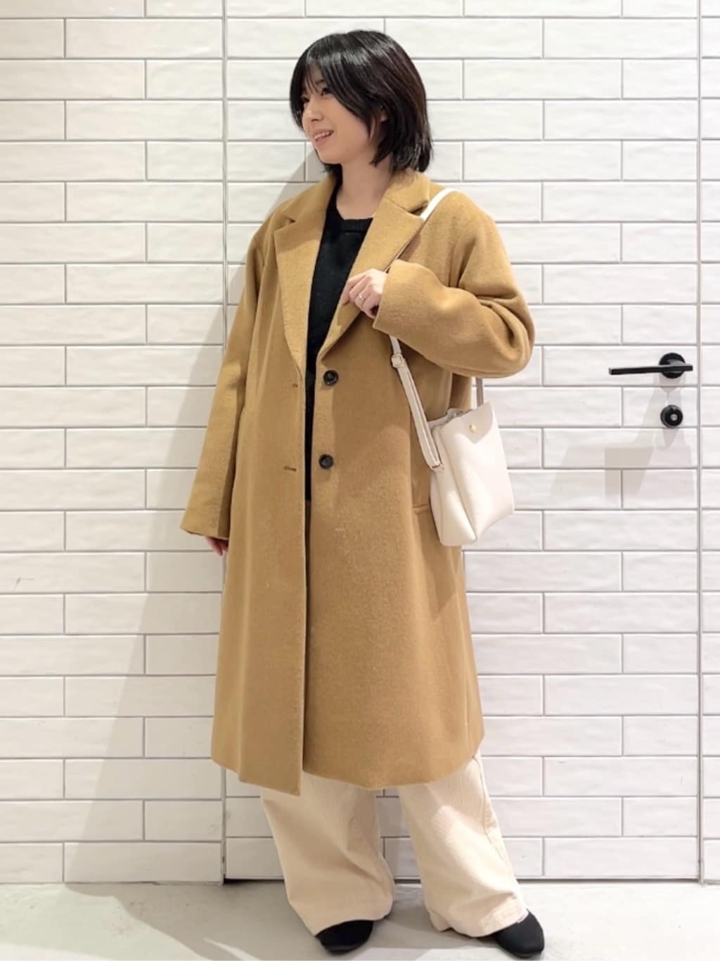 しおりさんの「OPAQUE.CLIP｜カシミヤブレンドウールチェスターコート」を使ったコーディネート