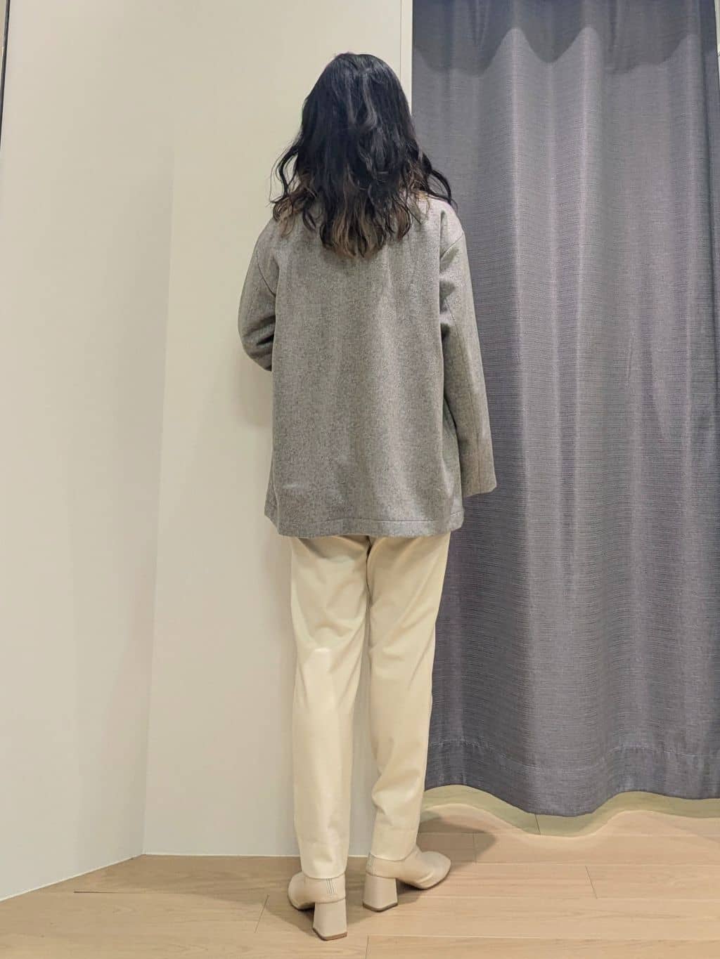 miiさんの「INDIVI｜【冬ニット人気NO．1！／カシミヤ混】ミドルゲージハイネックニット」を使ったコーディネート